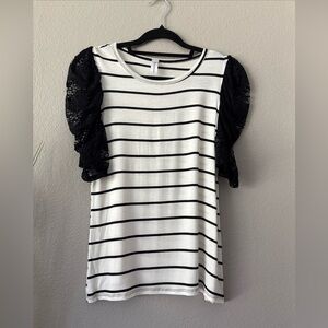 #636 Wanaday Striped lacy sleeve top size medium